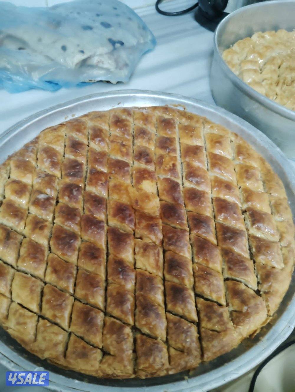 معلم حلويات  سوري  يبحث عن  عمل1