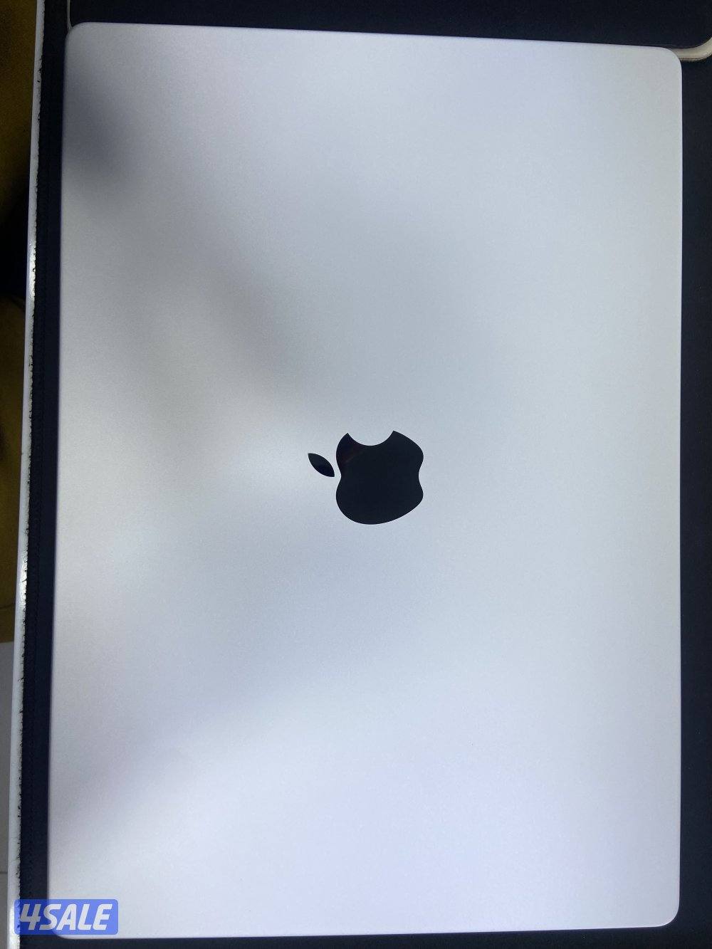 MAC BOOKPRO M2 PRO -16 INCH -RAM 16 GB -512 SSD-scratch less -11 cycle1