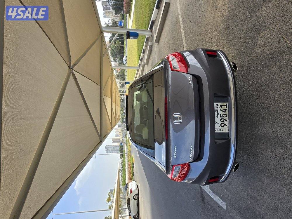 للبيع هوندا أكورد باب واحد موديل 2014 كامل مواصفات 6 سلندر شرط فحص3