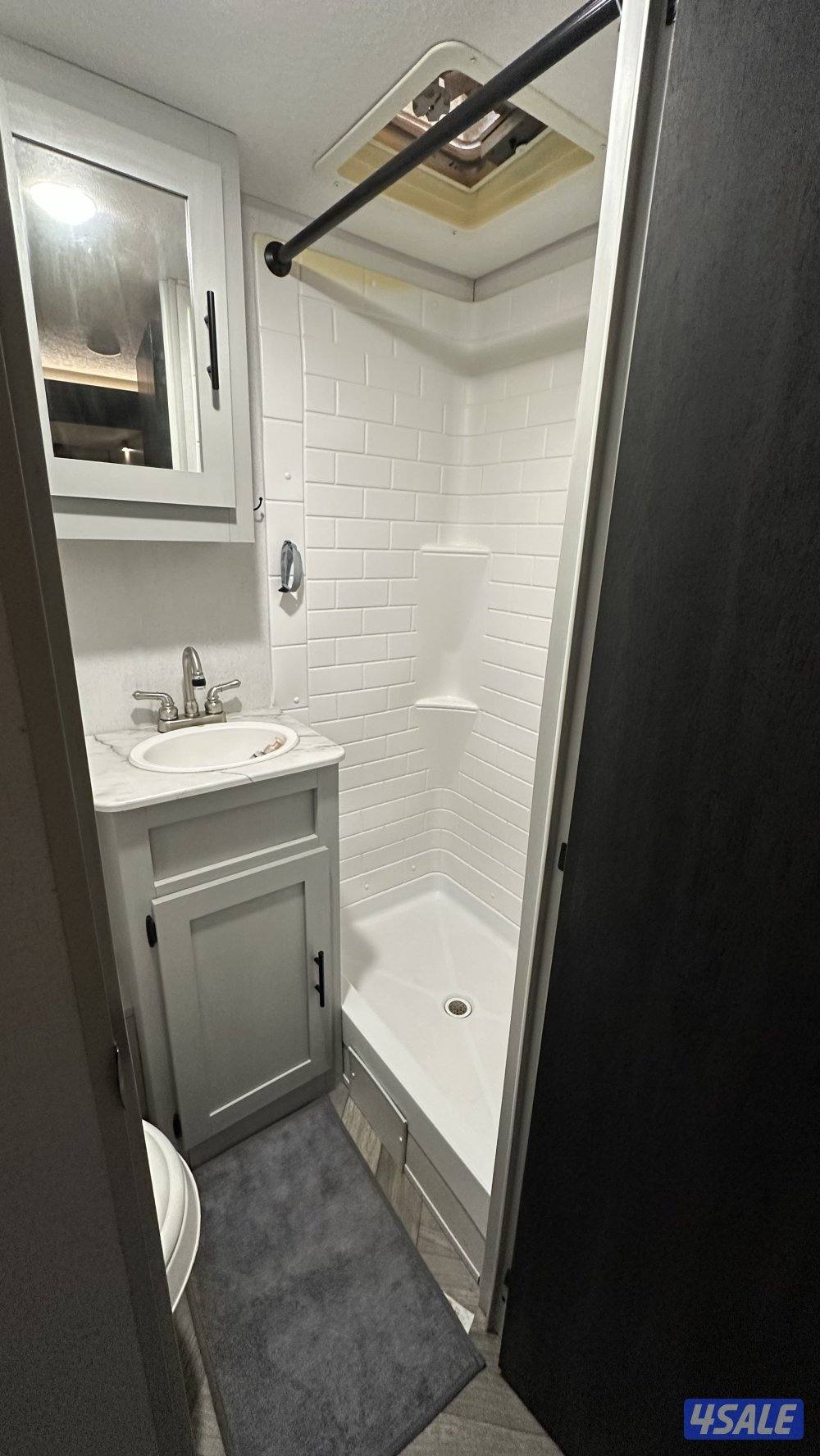 للبيع كرفان امريكي fsx8