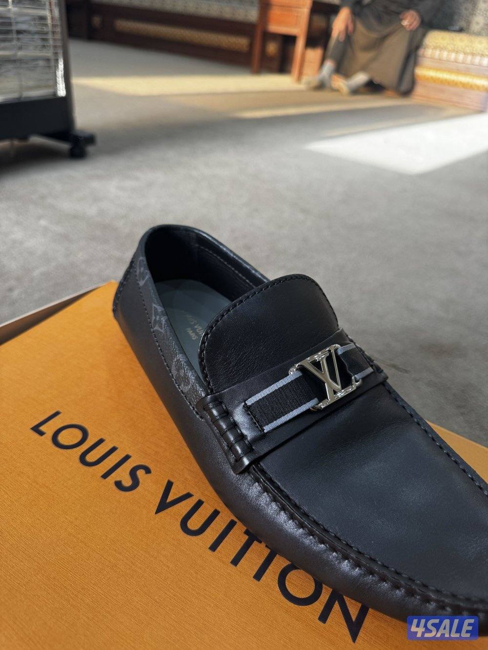 جوتي LV مقاس 421