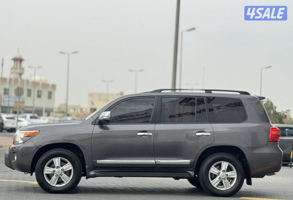 للبيع لاند كروزر موديل 2014 الساير2