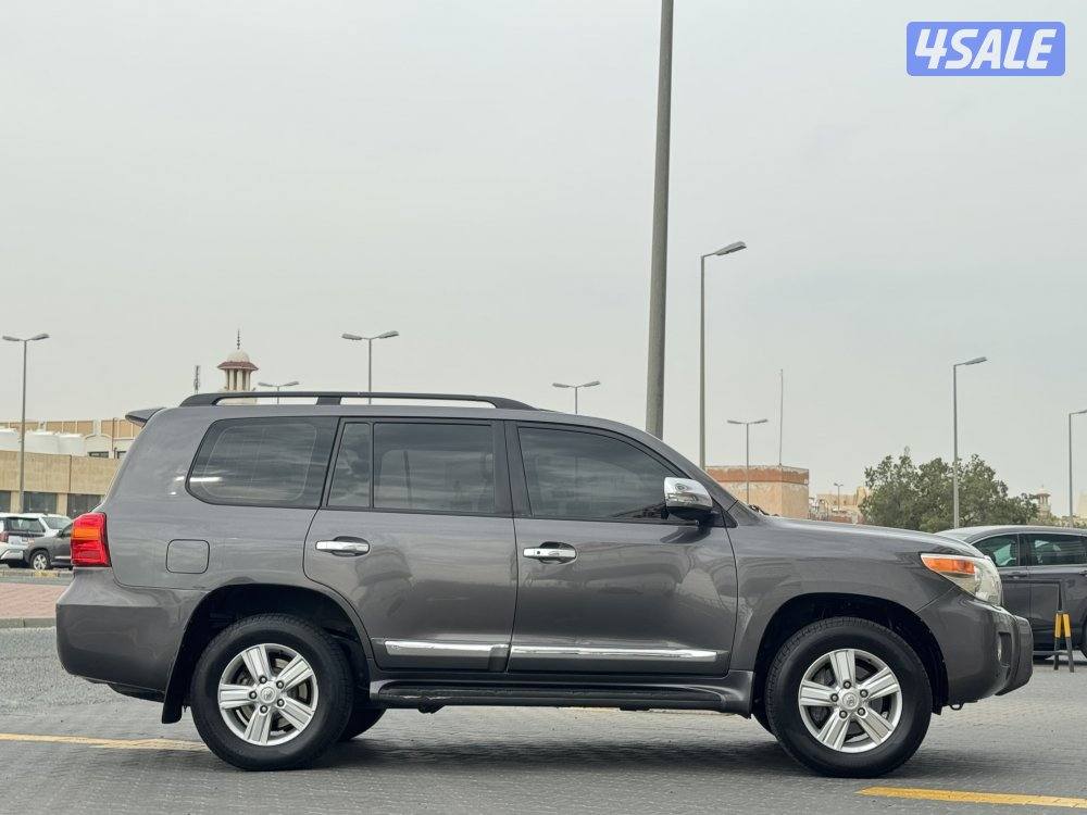 للبيع لاند كروزر موديل 2014 الساير3