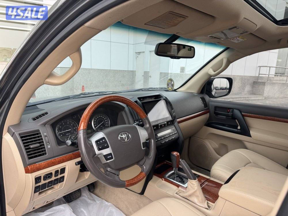 للبيع لاند كروزر موديل 2014 الساير7