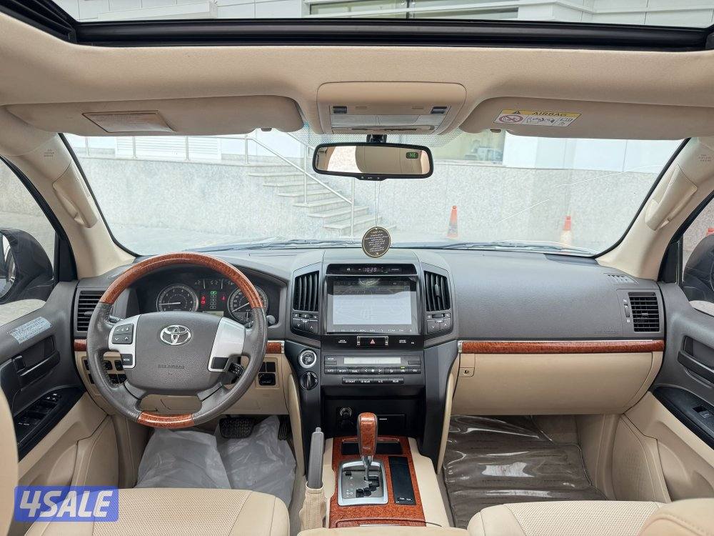 للبيع لاند كروزر موديل 2014 الساير10