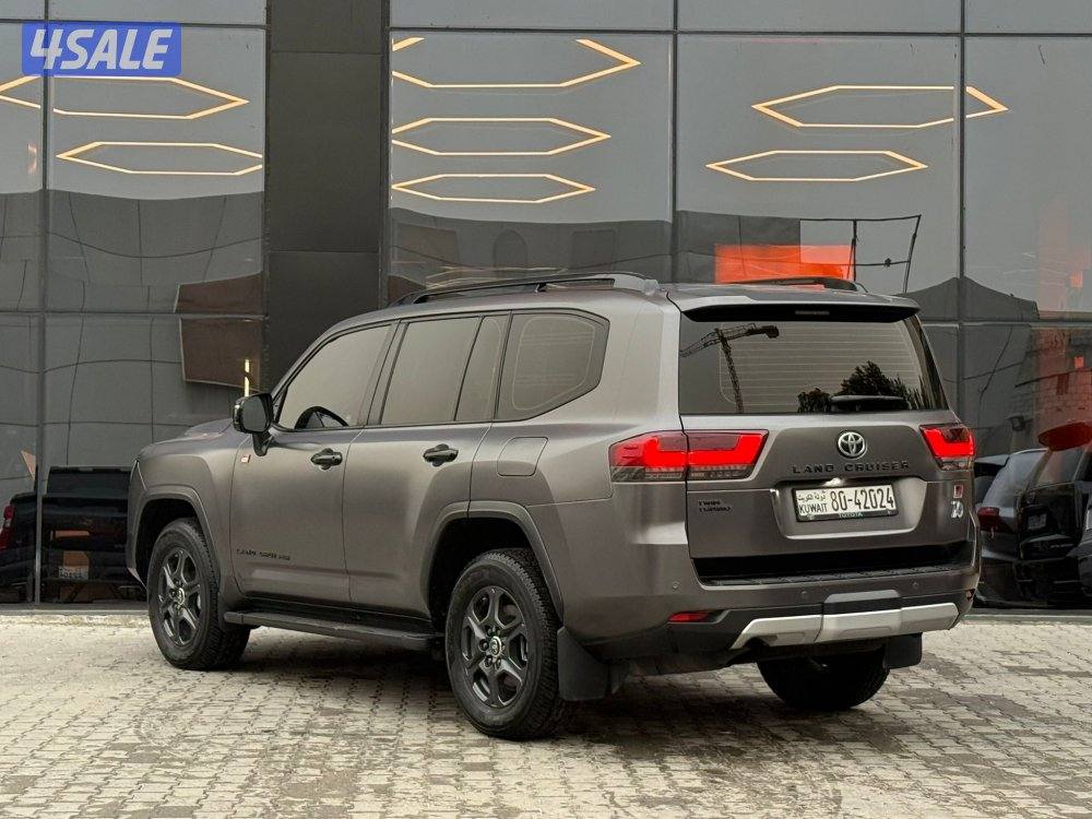 LAND CRUISER GR SPROT _2024 عداد 27 الف فقط3