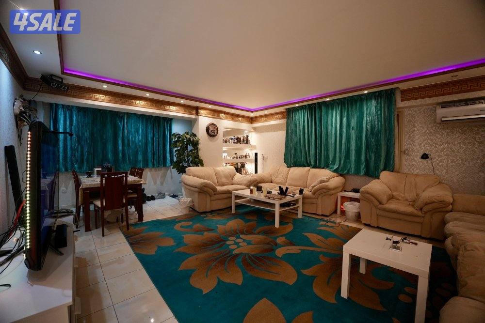 للبيع فيلا داخل عمارة2