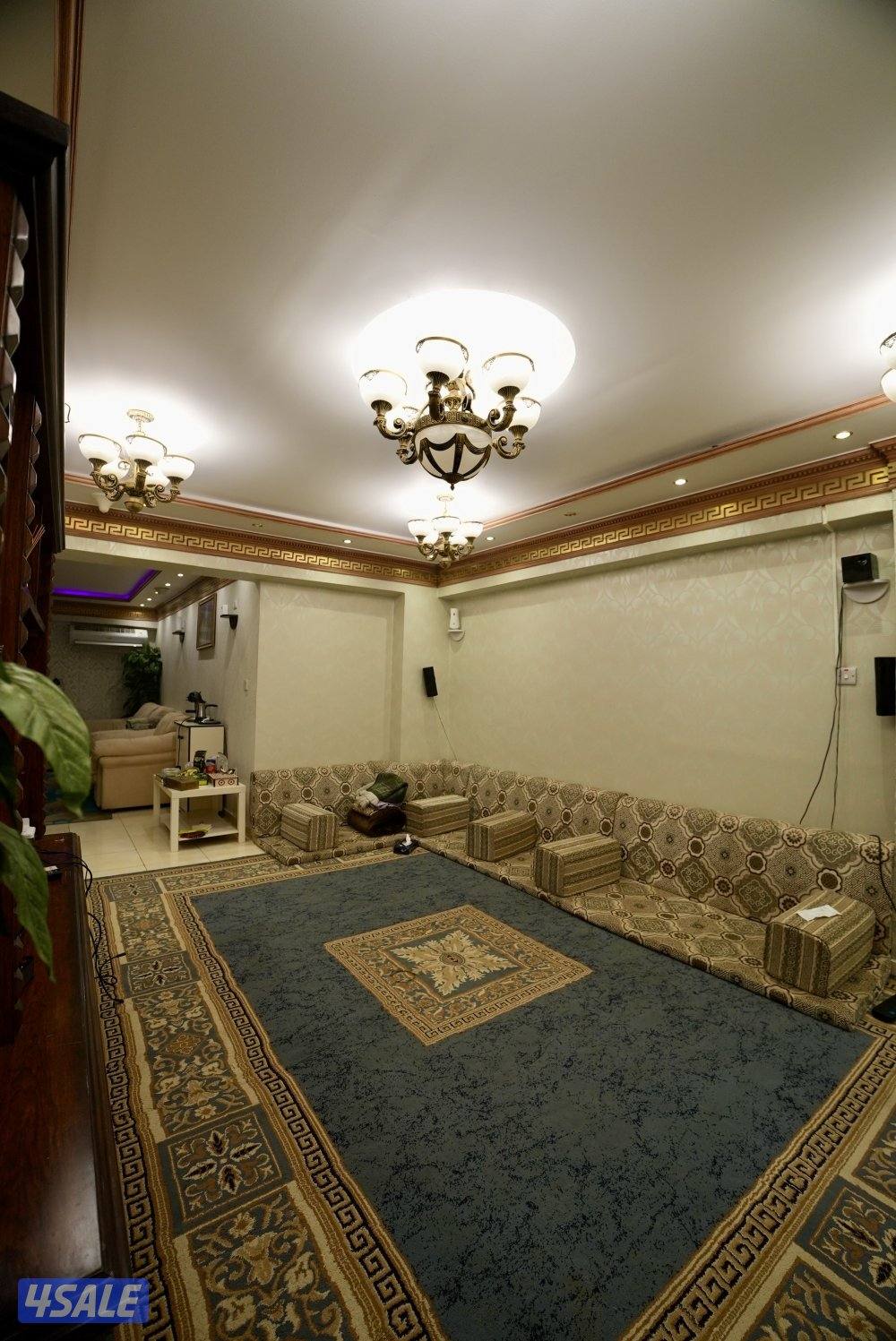 للبيع فيلا داخل عمارة3