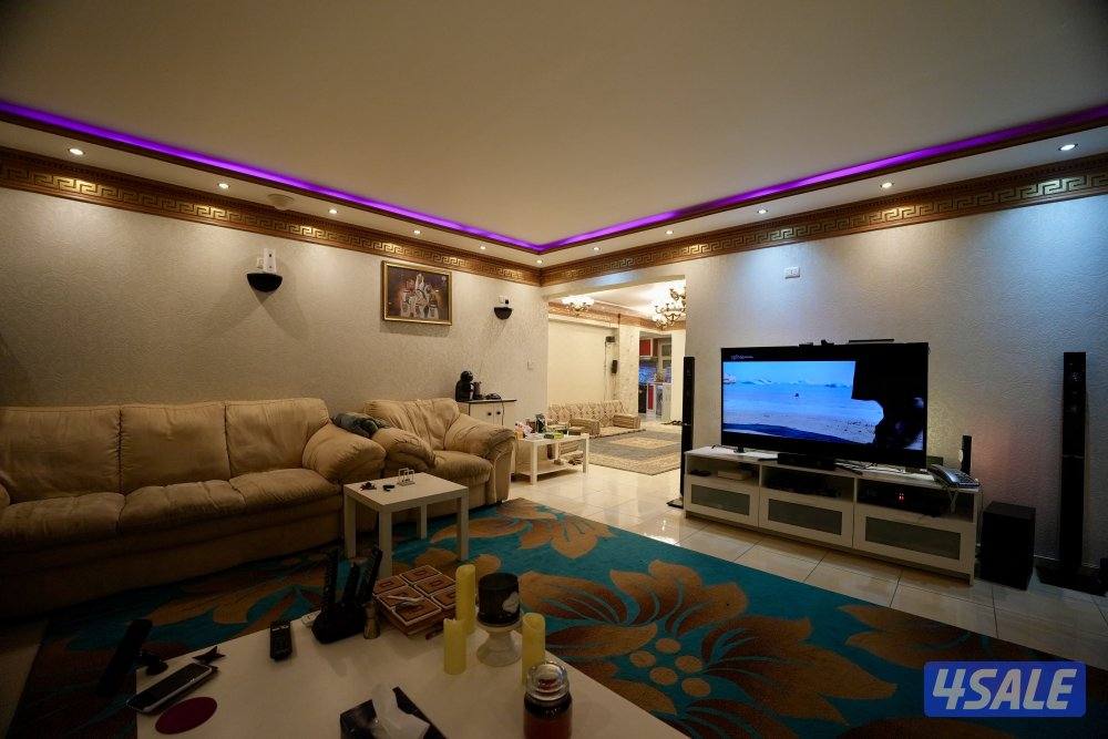 للبيع فيلا داخل عمارة0