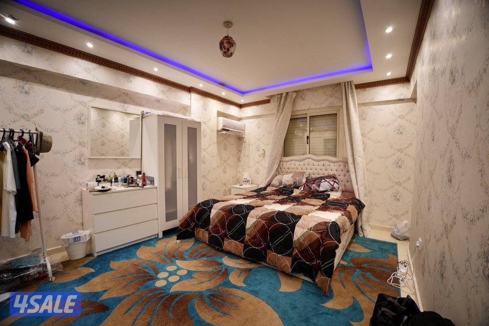 للبيع فيلا داخل عمارة7