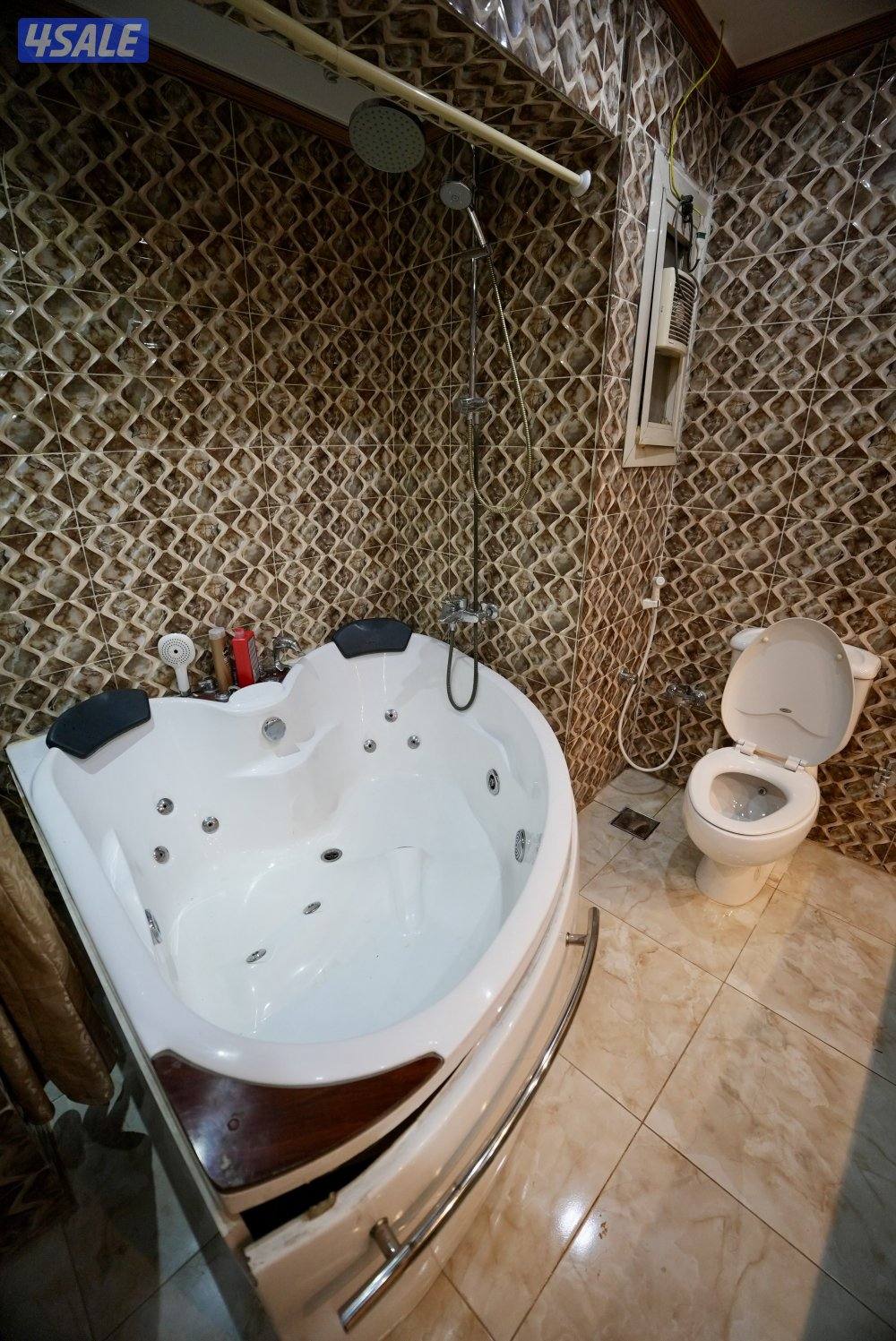 للبيع فيلا داخل عمارة10