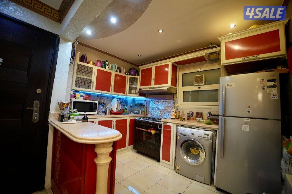 للبيع فيلا داخل عمارة11