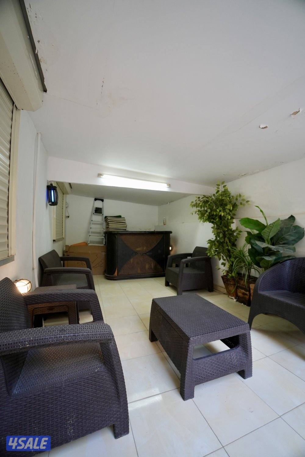 للبيع فيلا داخل عمارة12