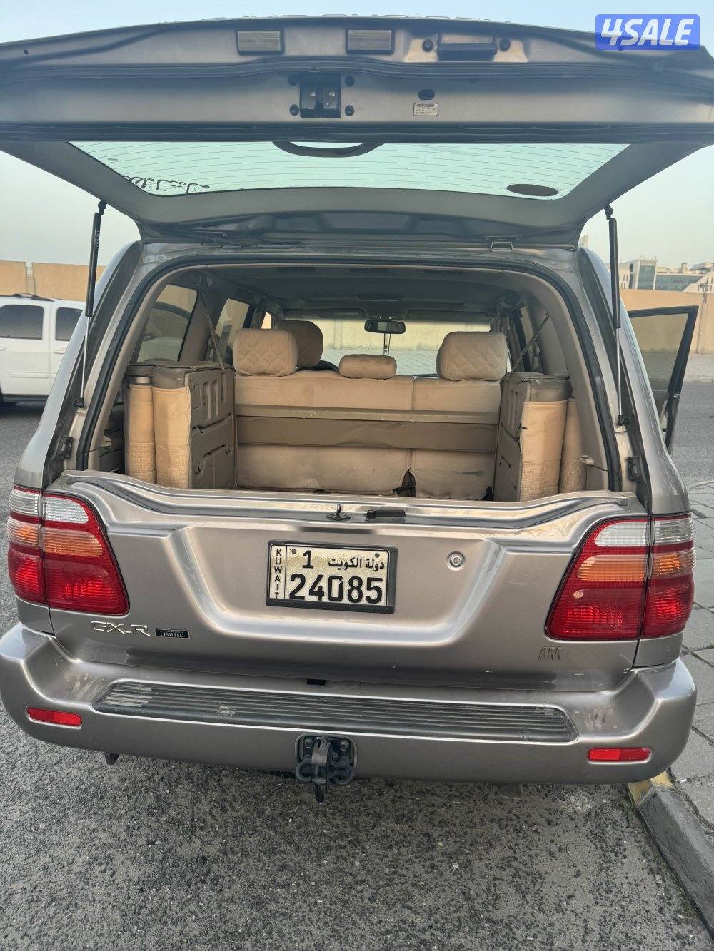 للبيع لاند كروز موديل ٢٠٠٢ كامل المواصفات ٦ سلندر فتحه ثلاجه في الدرج0