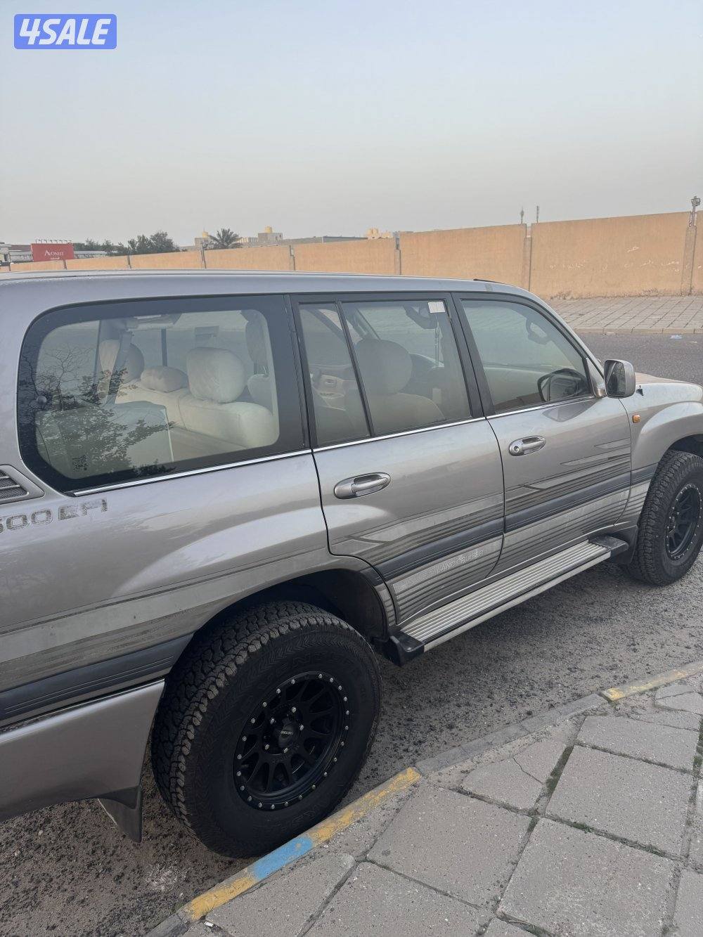 للبيع لاند كروز موديل ٢٠٠٢ كامل المواصفات ٦ سلندر فتحه ثلاجه في الدرج5