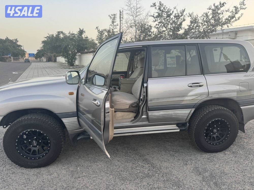 للبيع لاند كروز موديل ٢٠٠٢ كامل المواصفات ٦ سلندر فتحه ثلاجه في الدرج6