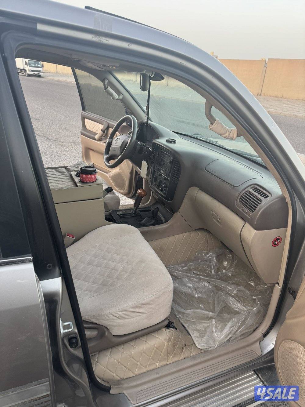 للبيع لاند كروز موديل ٢٠٠٢ كامل المواصفات ٦ سلندر فتحه ثلاجه في الدرج8