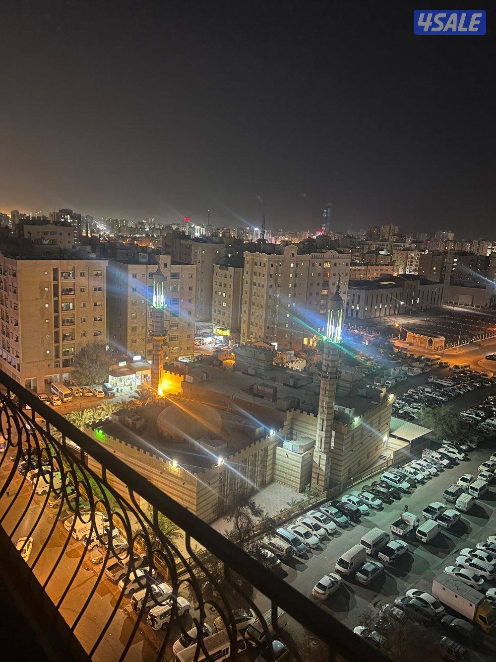 شاب يتقن اللهجه الكويتيه بطلاقه العمر241