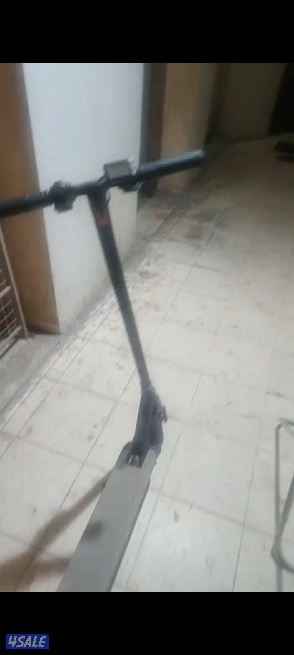 سكوتر قوى مع الشاحن سرعه اتوقع ٢٥ كيلو ٣سرعات0