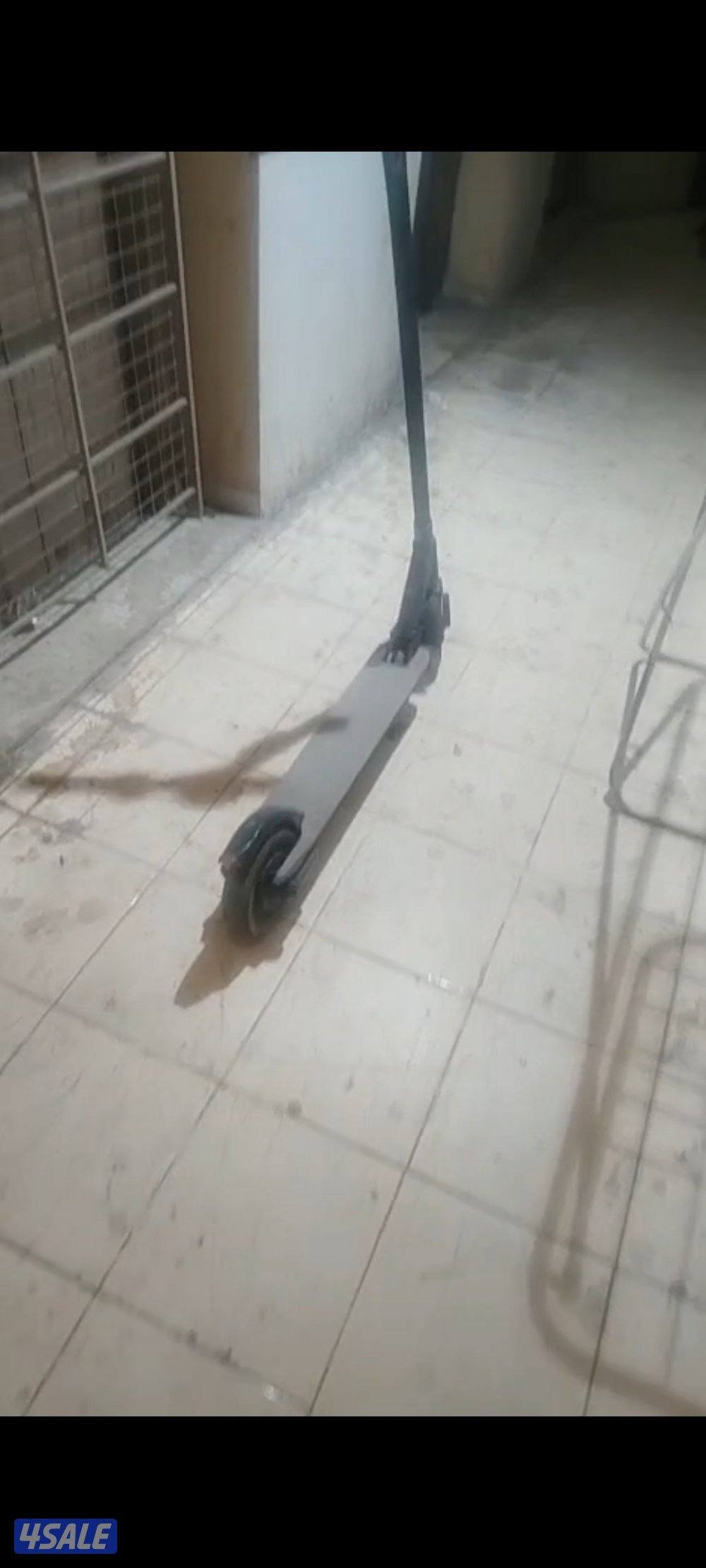 سكوتر قوى مع الشاحن سرعه اتوقع ٢٥ كيلو ٣سرعات1