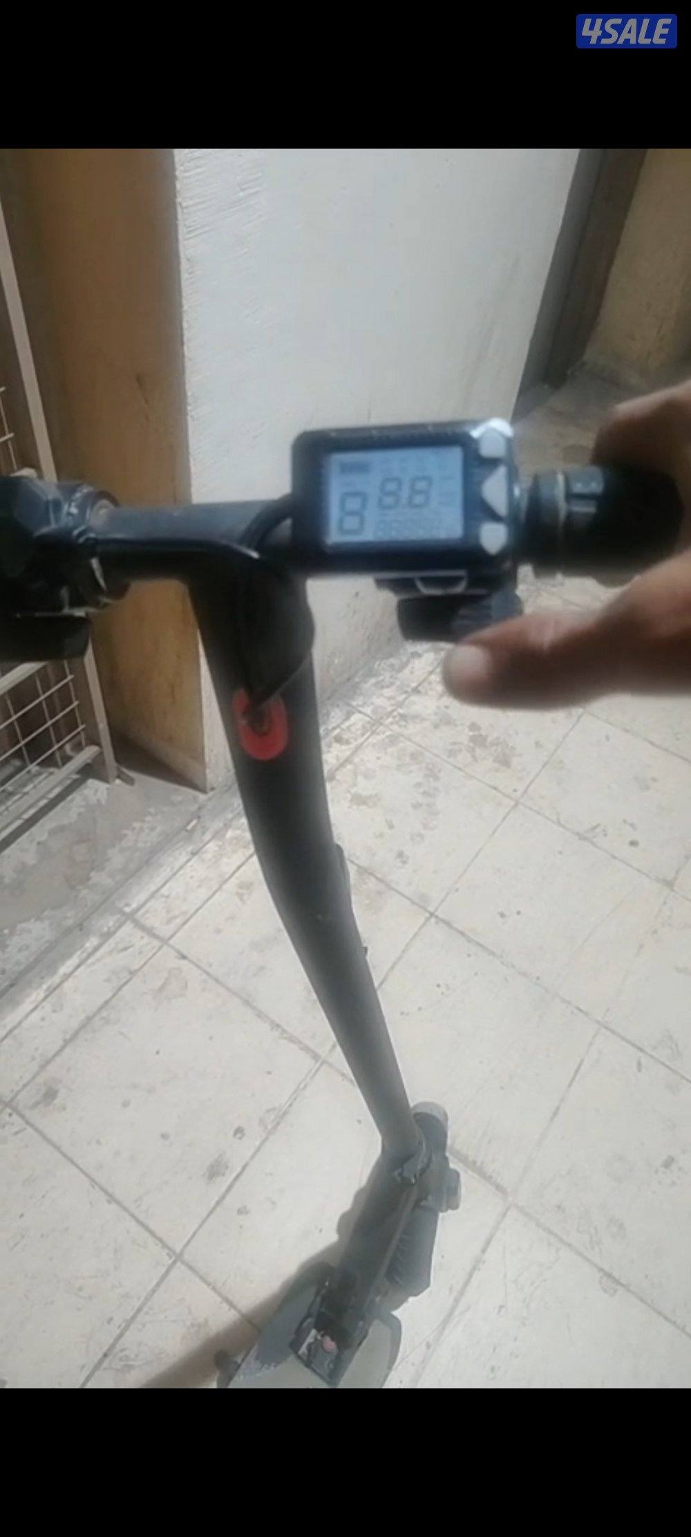 سكوتر قوى مع الشاحن سرعه اتوقع ٢٥ كيلو ٣سرعات3