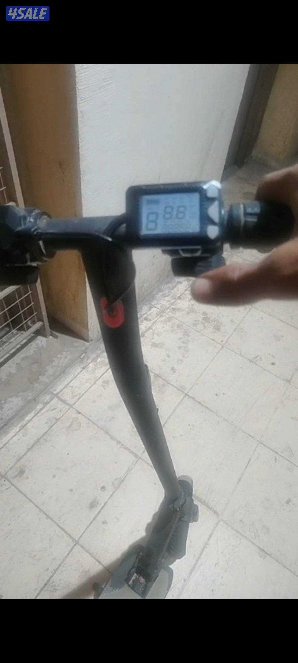 سكوتر قوى مع الشاحن سرعه اتوقع ٢٥ كيلو ٣سرعات4