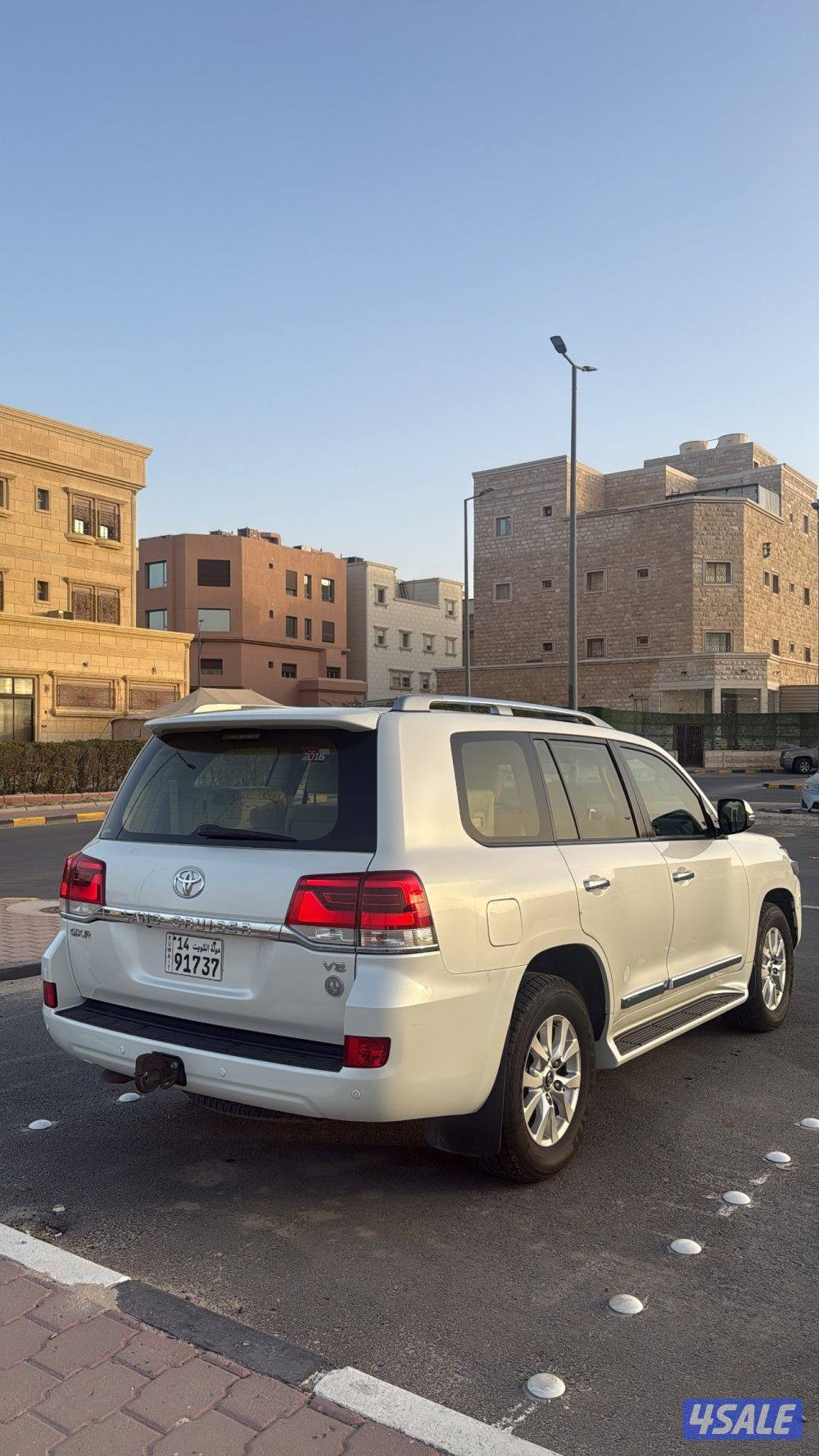 للبيع لاندكروزر ٢٠١٦ شرط الفحص بالكامل V82