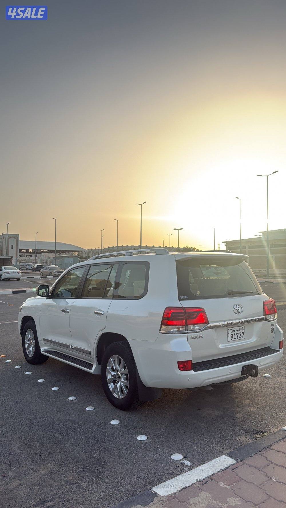 للبيع لاندكروزر ٢٠١٦ شرط الفحص بالكامل V83