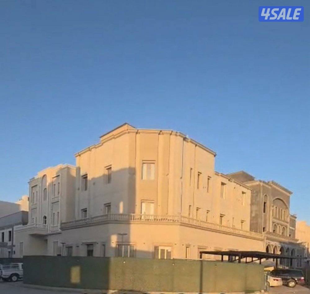 للبيع بيت بالمطلاع زاوية ثلاث ادوار ونصف 3شقق جاهز للتحويل0