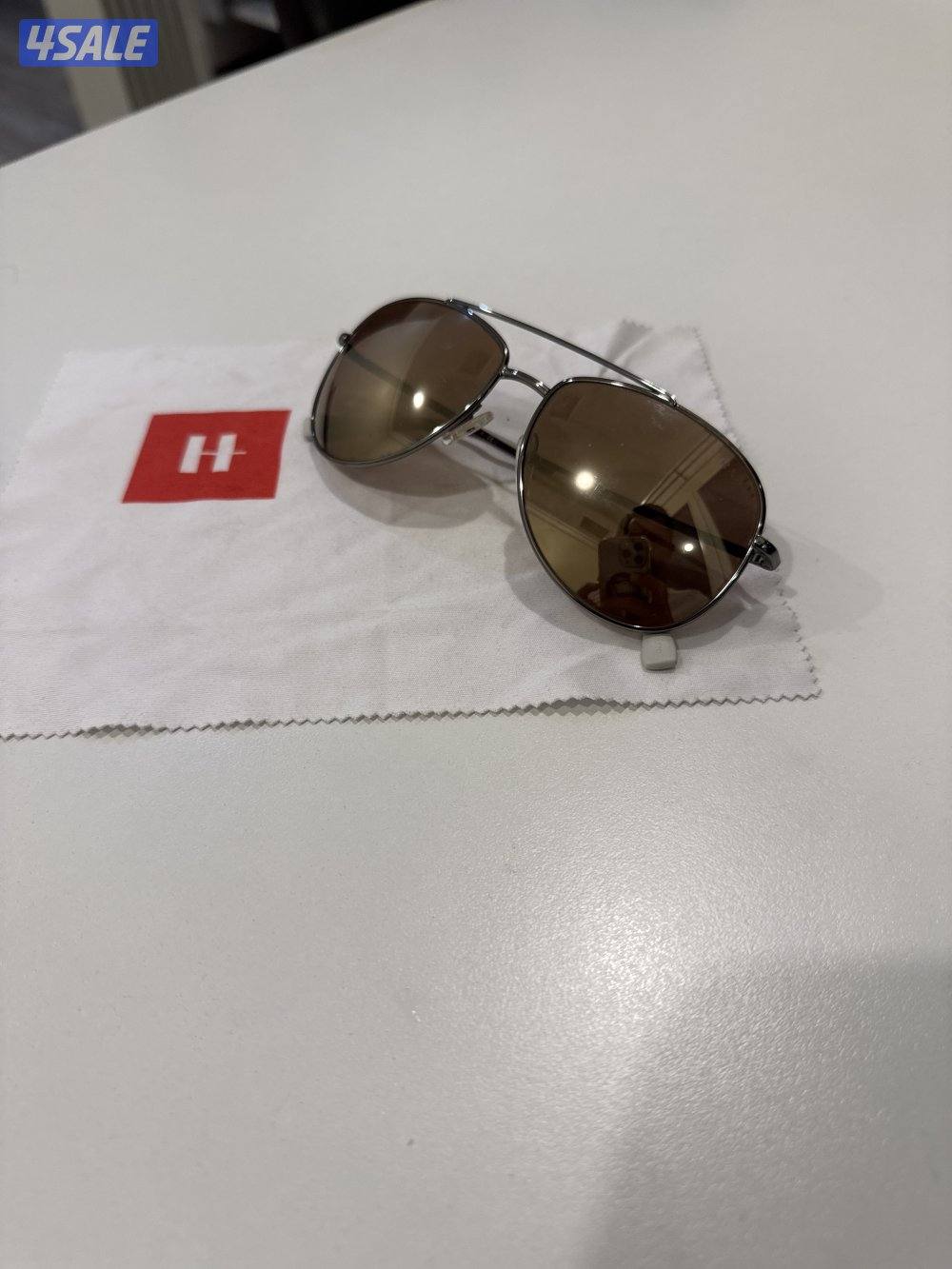 للبيع نظارة شمسية برادا اصلية رجالي استعمال خفيف جدا بحالة كالجديدة0