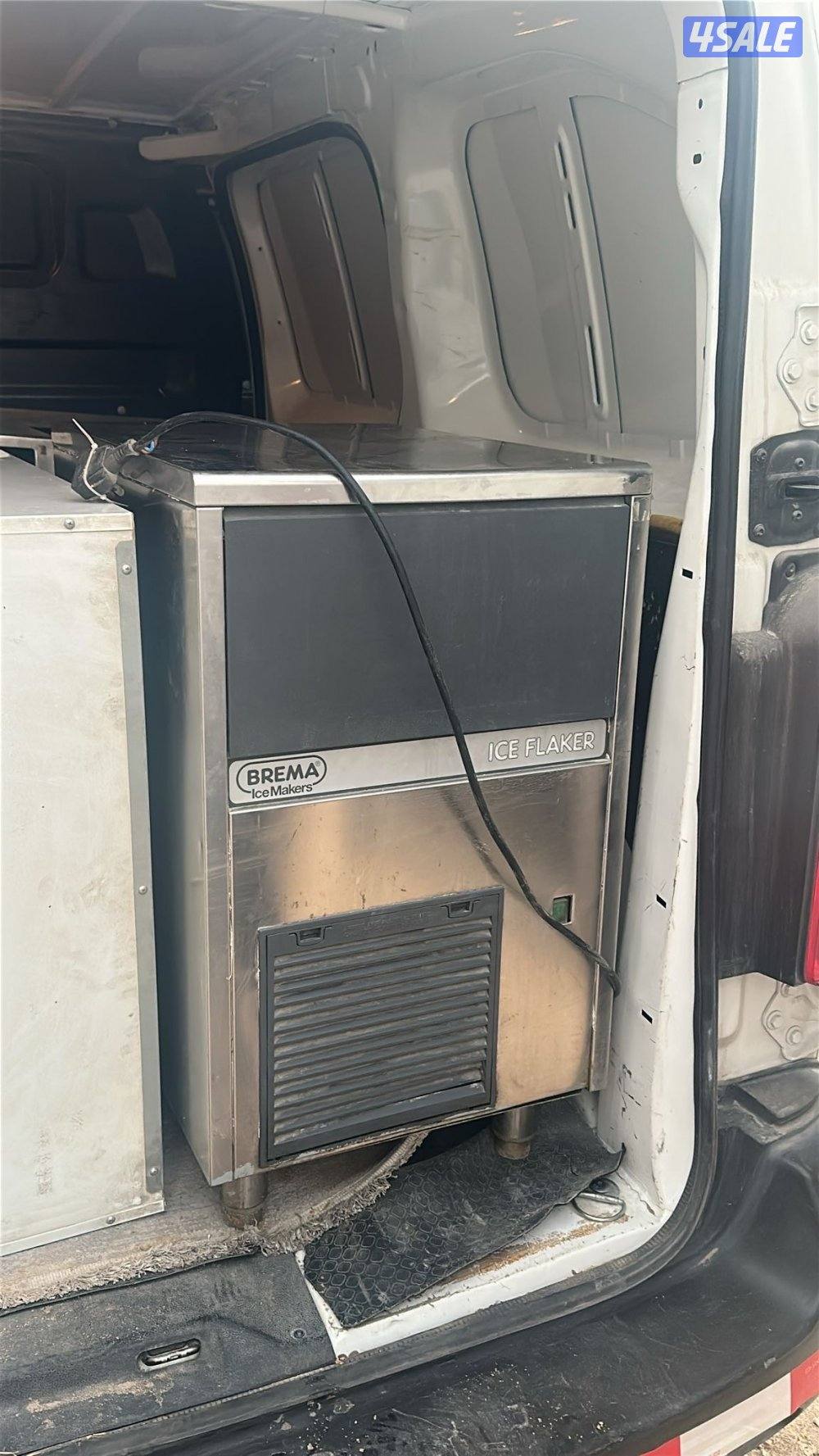 يوجد ثلاجات وطاولات مطعم  وجنيتر للبيع2