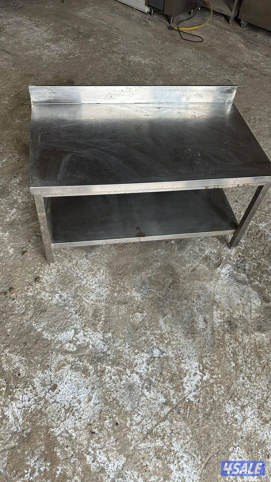 يوجد ثلاجات وطاولات مطعم  وجنيتر للبيع4