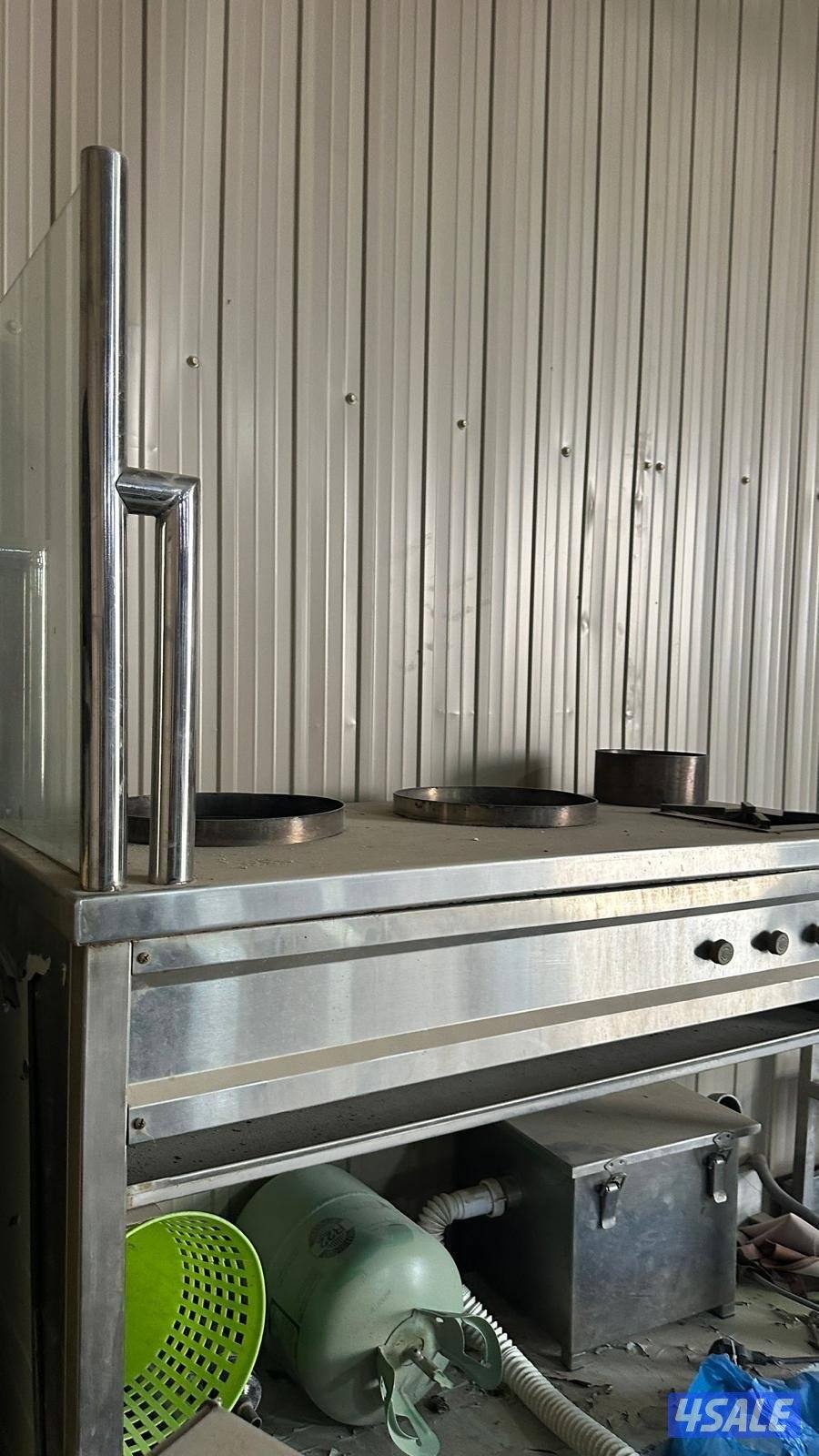 يوجد ثلاجات وطاولات مطعم  وجنيتر للبيع3