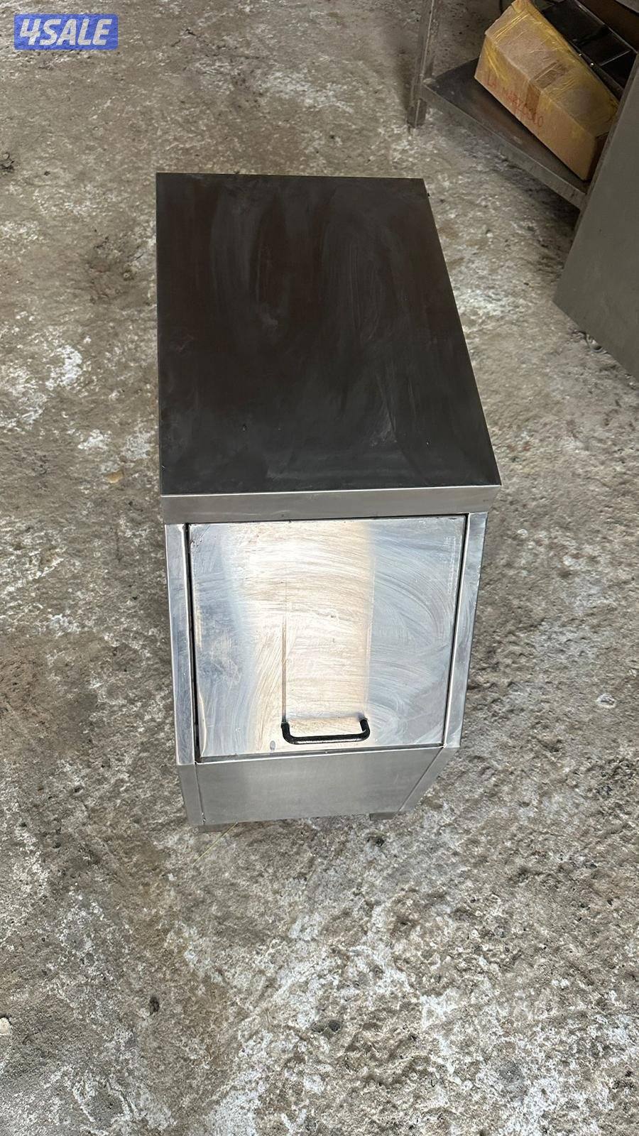 يوجد ثلاجات وطاولات مطعم  وجنيتر للبيع7