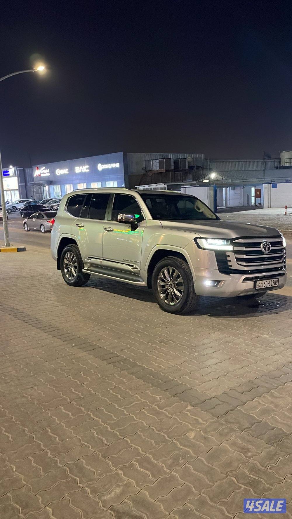 لاندكروزر VX 2022 صبغ الوكاله0