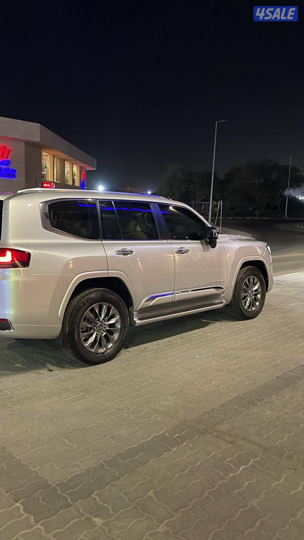 لاندكروزر VX 2022 صبغ الوكاله5