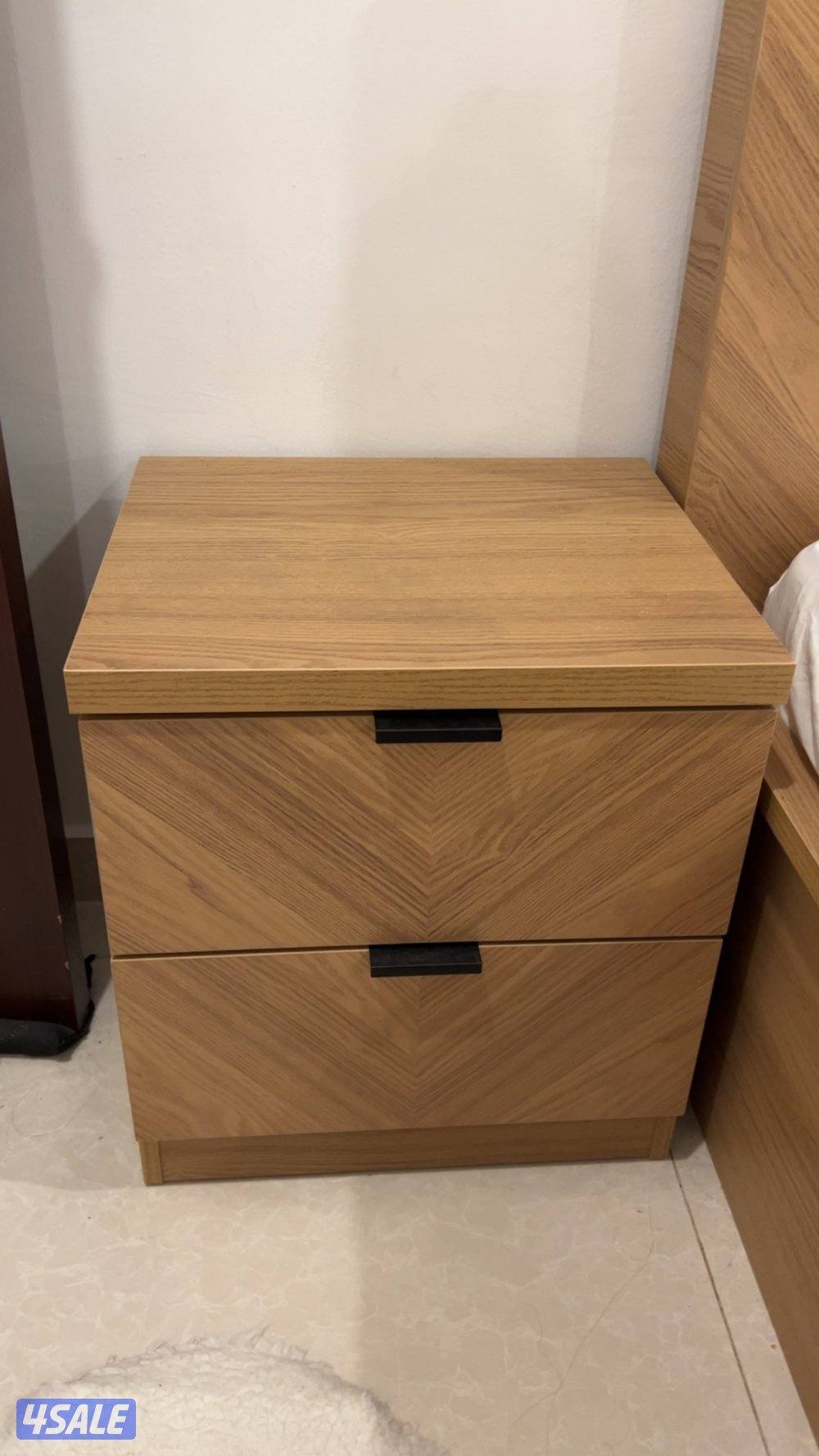 للبيع غرف نوم 2 وطاولة طعام4