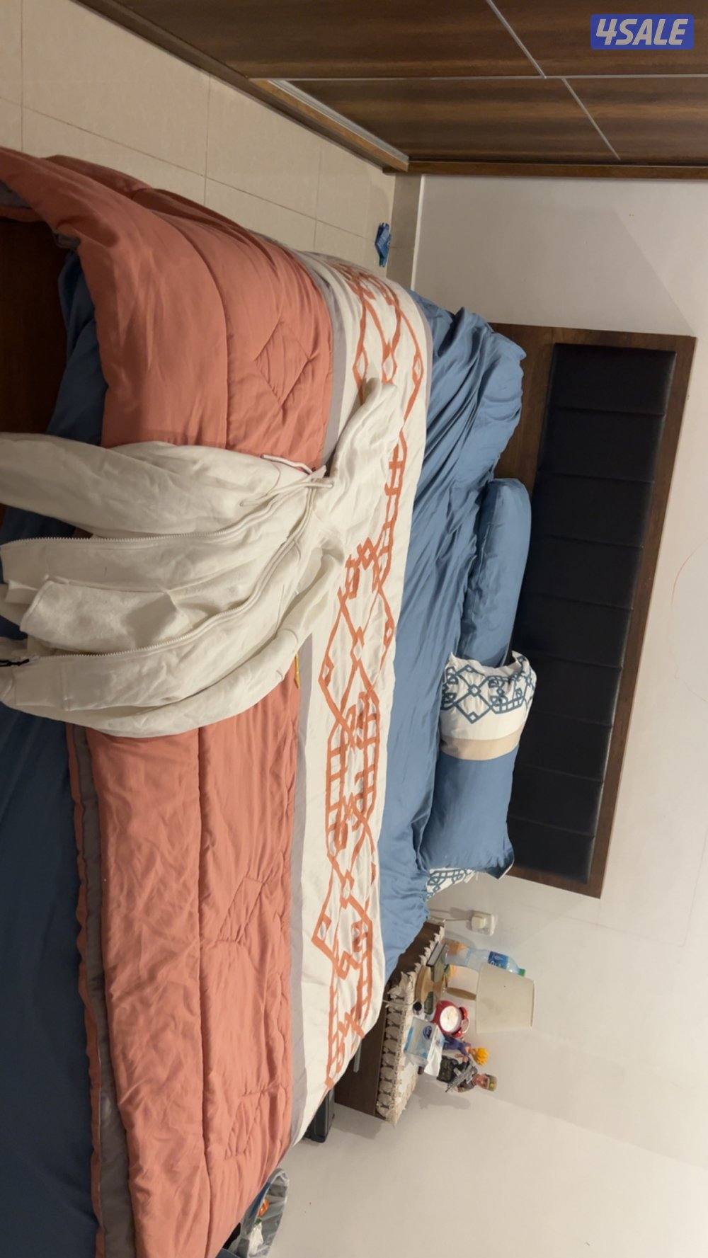 للبيع غرف نوم 2 وطاولة طعام8