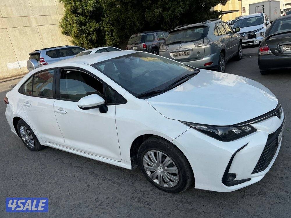 للبيع كورولا2021 نظيفة جدا1