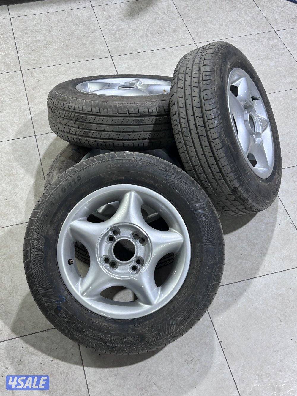 رنقات بحالة ممتازة مقاس 13 + ورنقات 15 + إطارات كورية مقاس 195-50-153