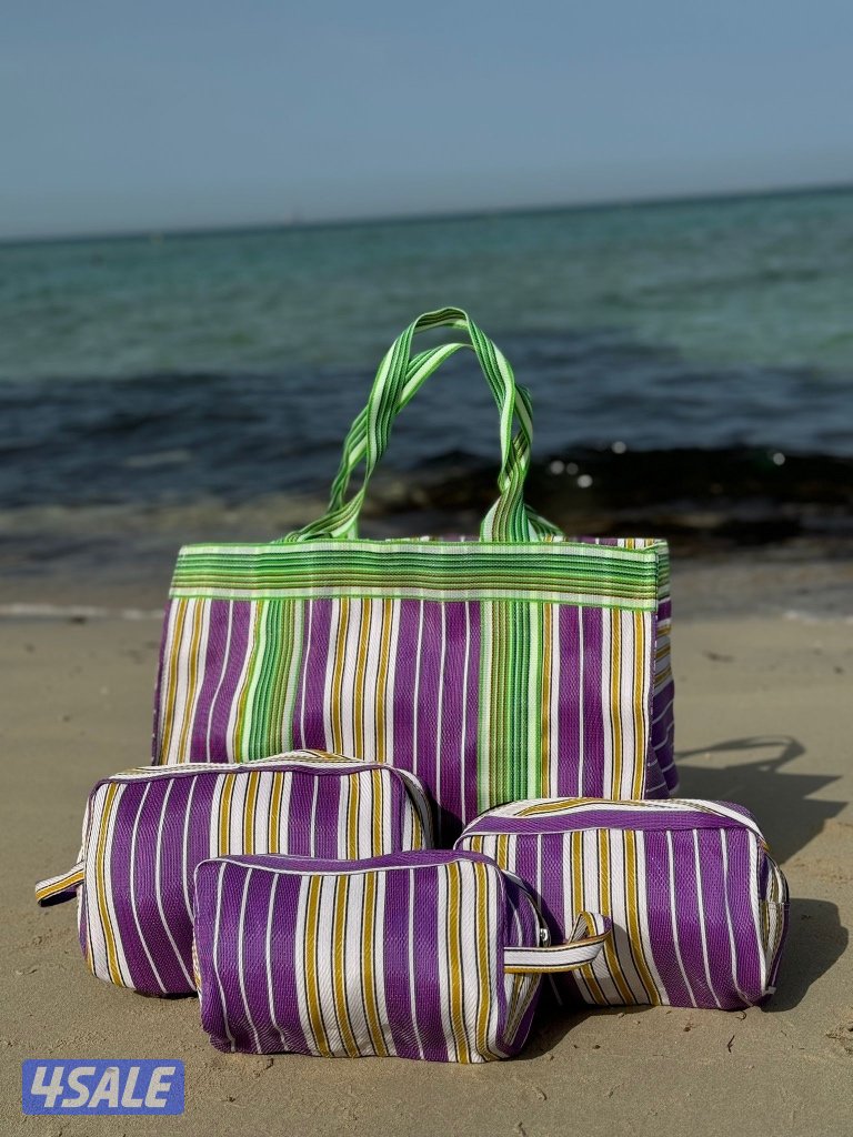 ملابس نسائيه ، حقائب بحر و حقاذب مكياج للبيع بسعر التكلفه1