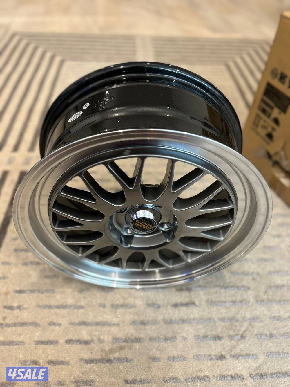 رنقات بحالة ممتازة مقاس 13 + ورنقات 15 + إطارات كورية مقاس 195-50-1510