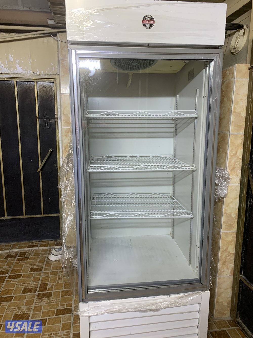 ثلاجه كبيره مستعمل خفيف نضيف فقط كسر خفيف عند الاسفل السعر ١٣٥0