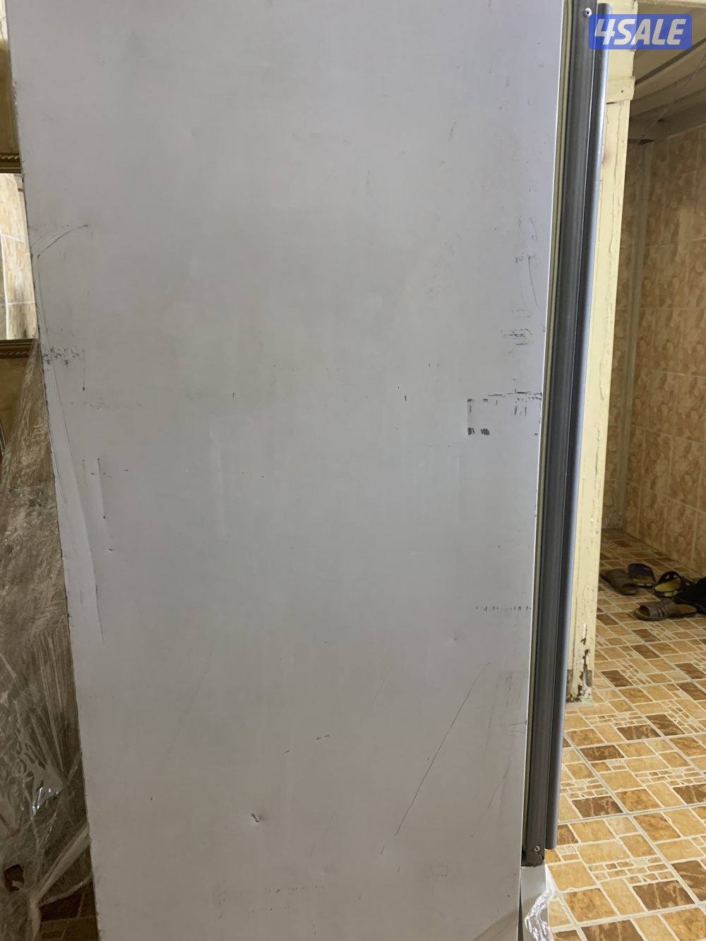 ثلاجه كبيره مستعمل خفيف نضيف فقط كسر خفيف عند الاسفل السعر ١٣٥2