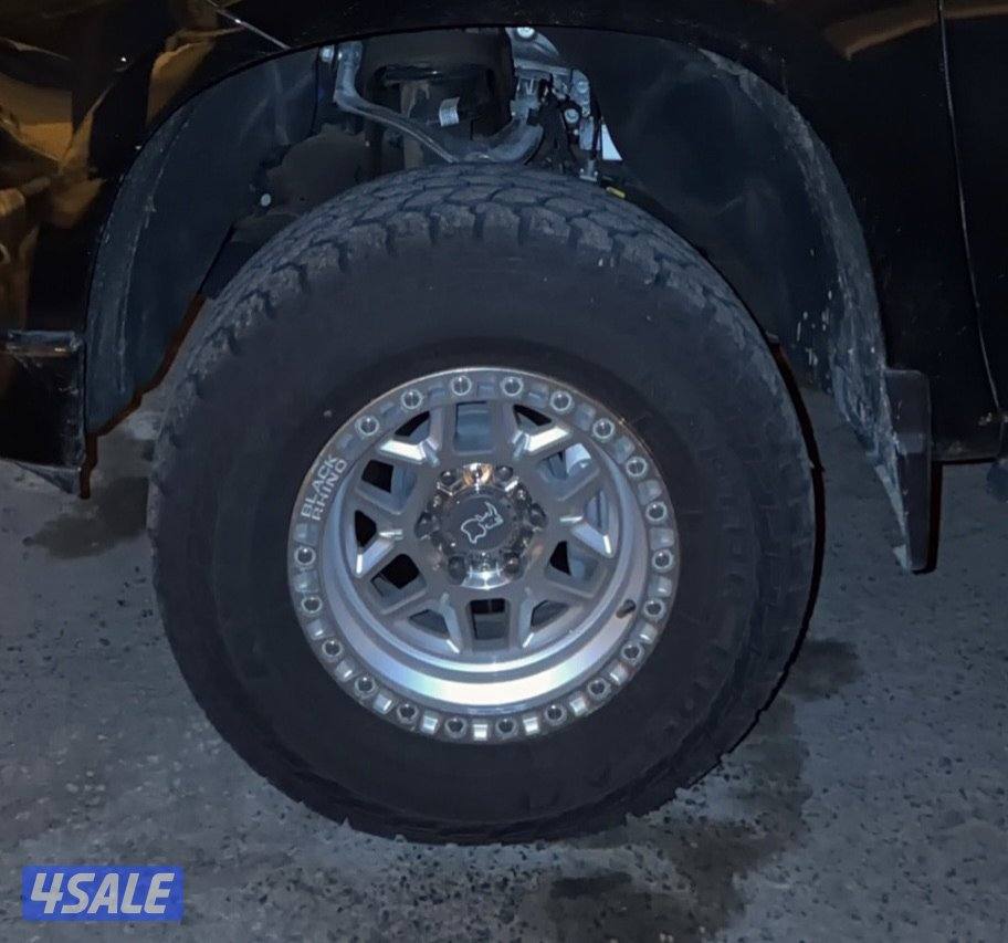 للبيع رنقات بلاك راينو اصليين مع توايرهم1