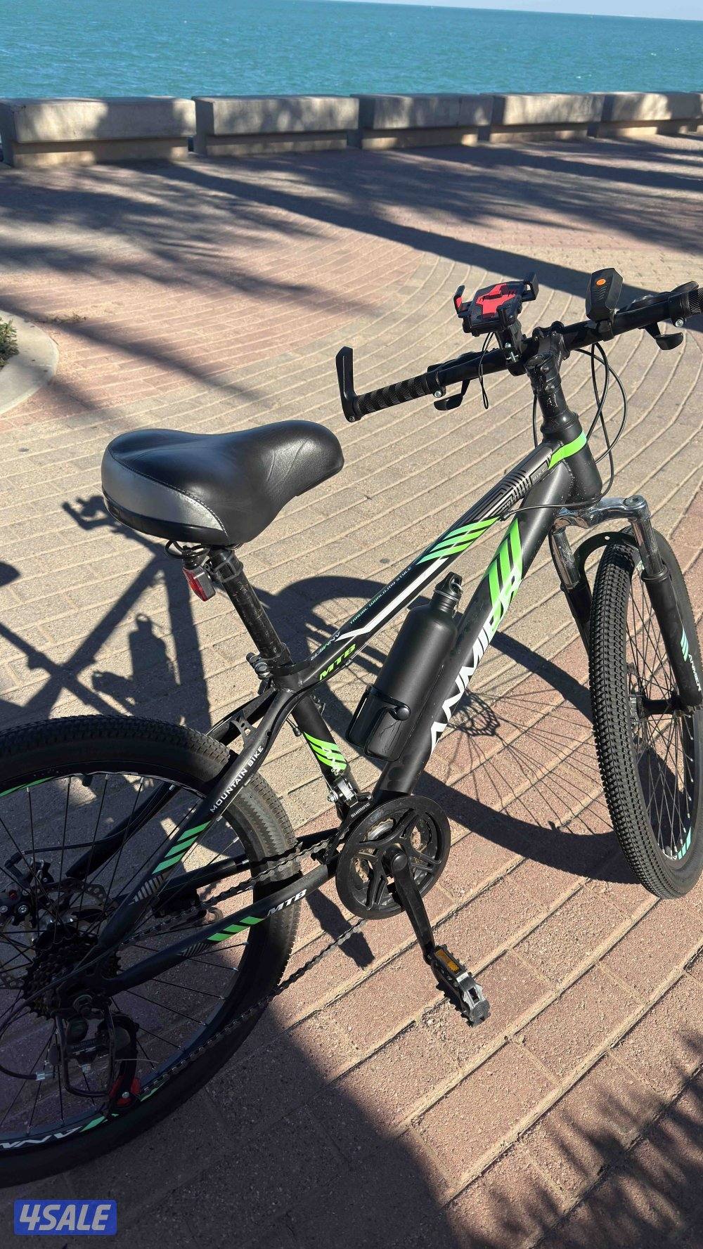 MARLIN BIKE  قاري لونه اسود او اخضر  حجم وسط  معا اضائه امانيه او خلفي0