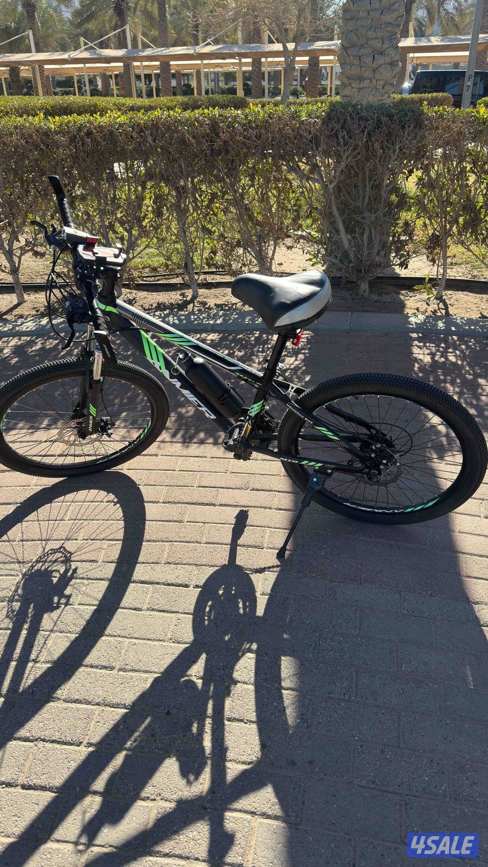 MARLIN BIKE  قاري لونه اسود او اخضر  حجم وسط  معا اضائه امانيه او خلفي2