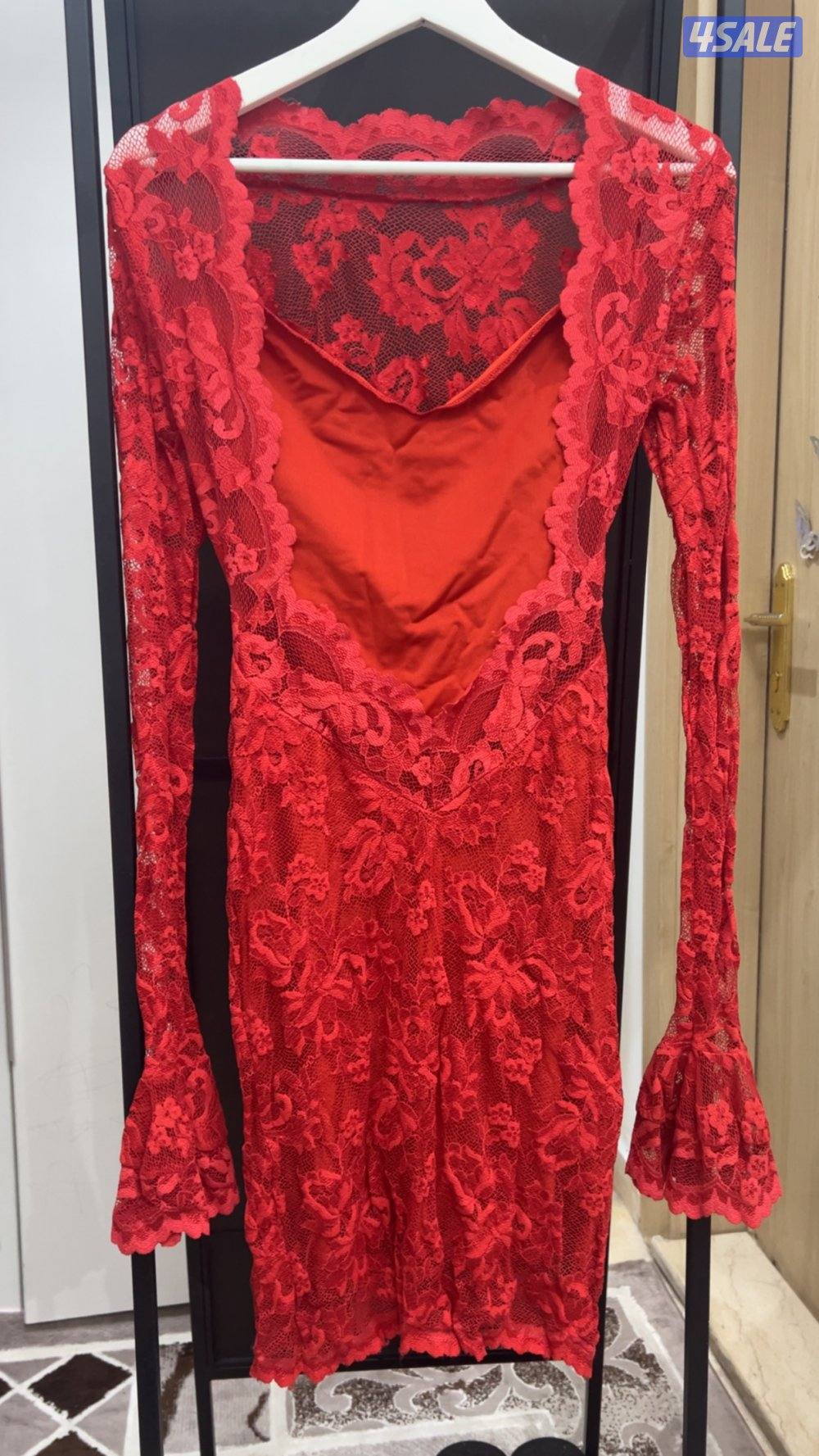 فستان سهره من فرنسا لبسه وحده فقط سعره الاصلي ٢٠٠2