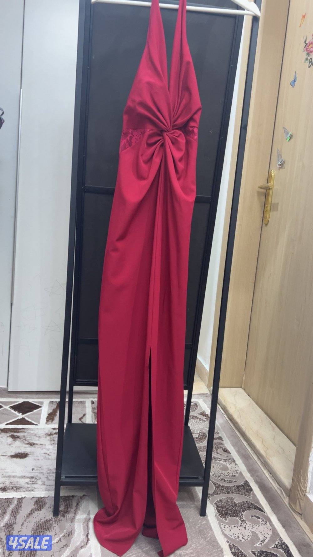 فستان عنابي راقي من هارفي نيكلوس3