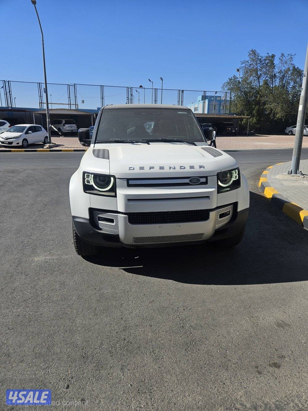 LAND ROVER DEFENDER0